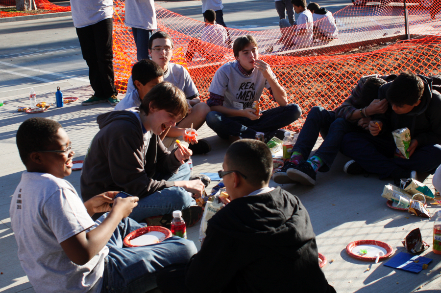 choirsingersocializing_120.jpg