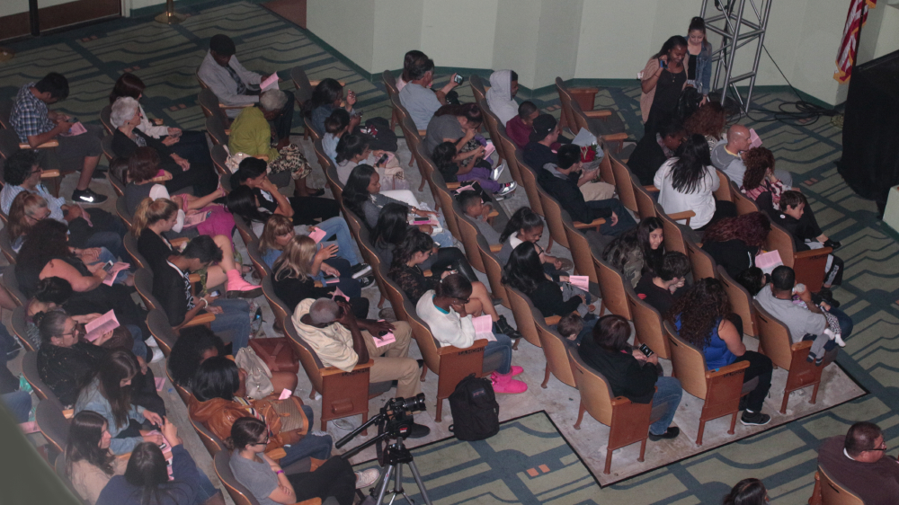 ropeaudienceleftfloor_9848.jpg